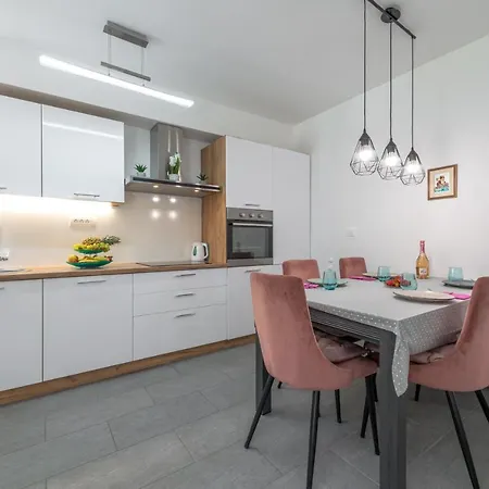 Ana & Mia * דוברובניק