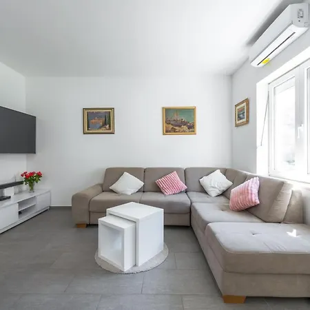 Ana & Mia דוברובניק