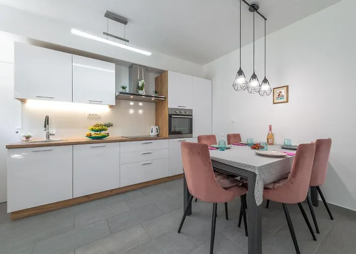 Ana & Mia * دوبروفينك