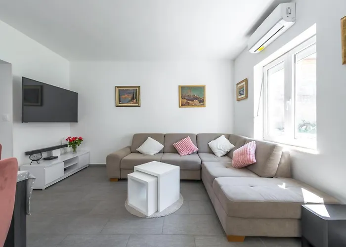 Ana & Mia دوبروفينك